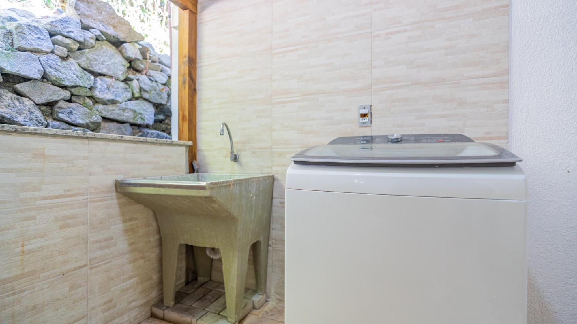 فيلا Residencial Com Piscina Possui Jacuzzi Aquecida Com Hidromassagem بومبينهاس المظهر الخارجي الصورة