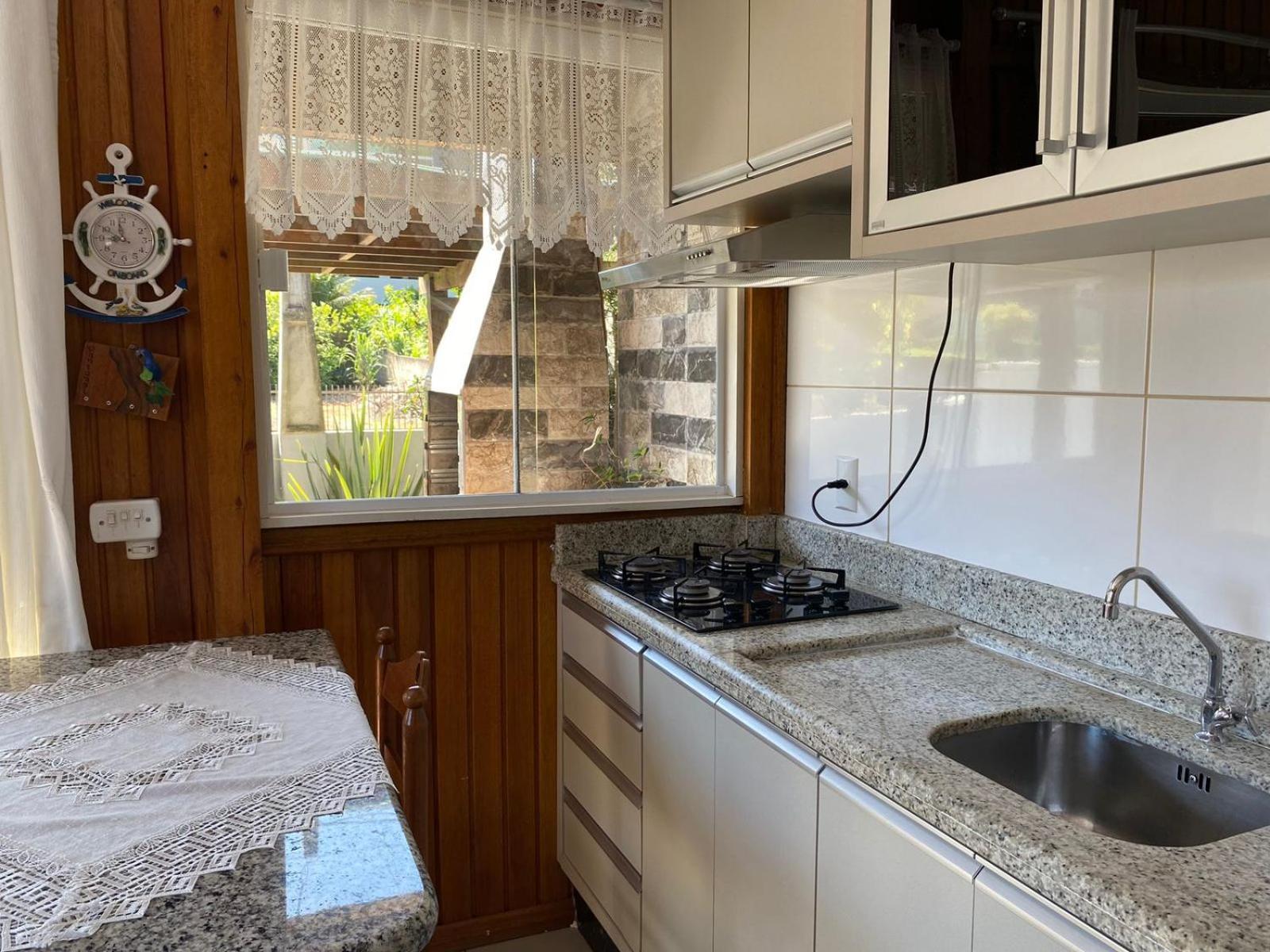 فيلا Residencial Com Piscina Possui Jacuzzi Aquecida Com Hidromassagem بومبينهاس المظهر الخارجي الصورة
