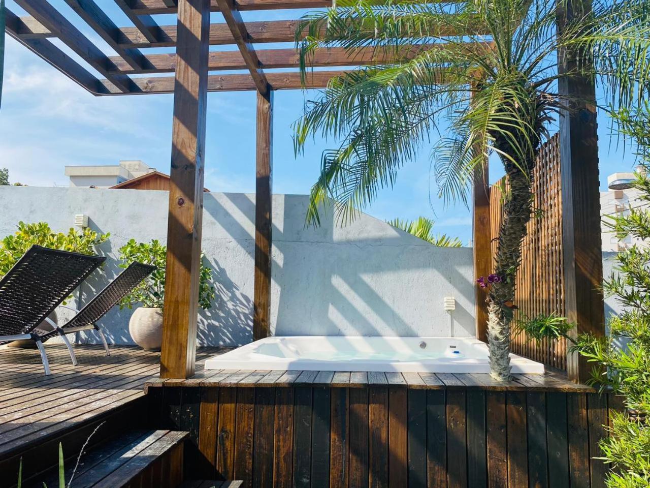 فيلا Residencial Com Piscina Possui Jacuzzi Aquecida Com Hidromassagem بومبينهاس المظهر الخارجي الصورة