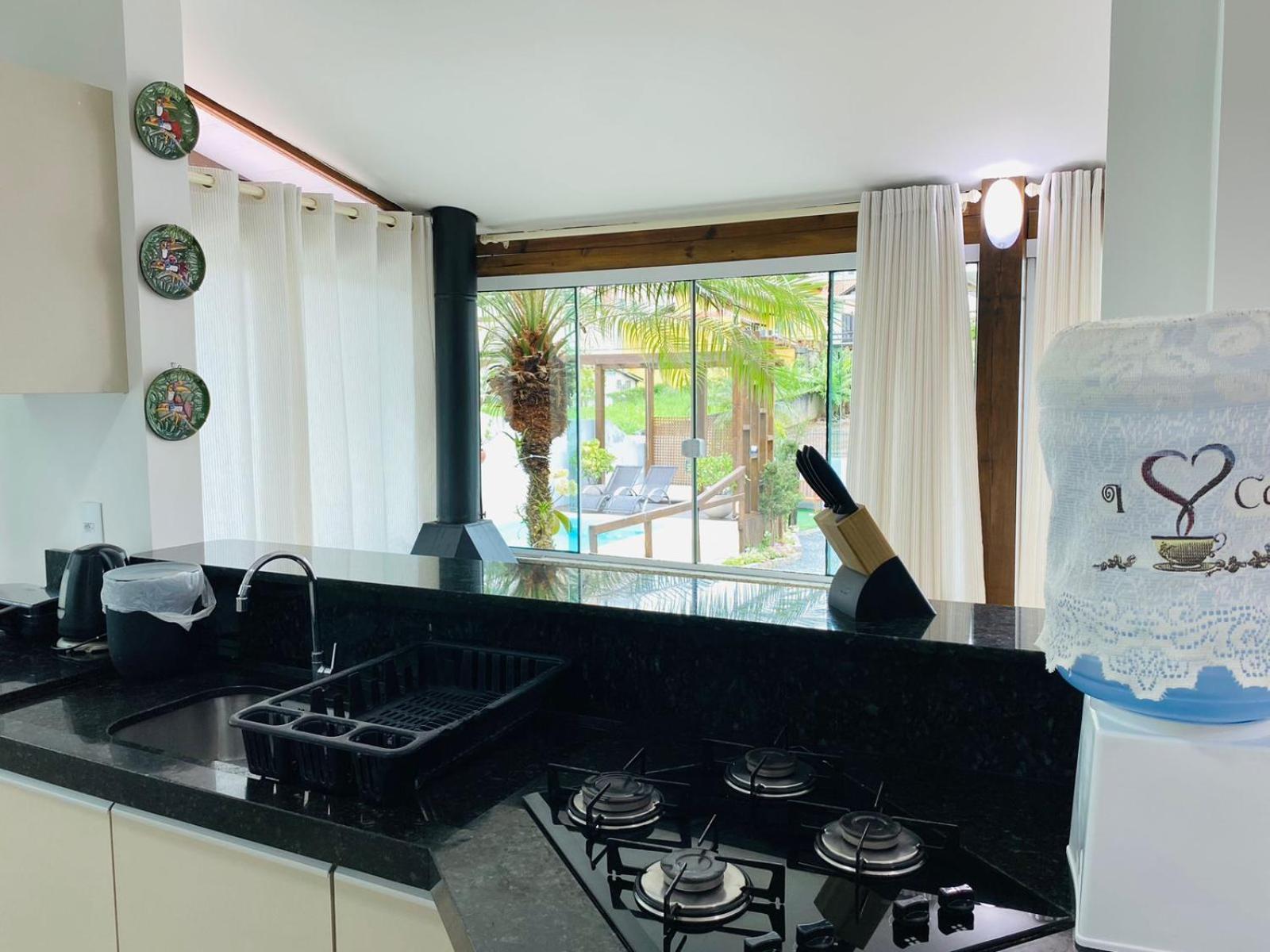فيلا Residencial Com Piscina Possui Jacuzzi Aquecida Com Hidromassagem بومبينهاس المظهر الخارجي الصورة